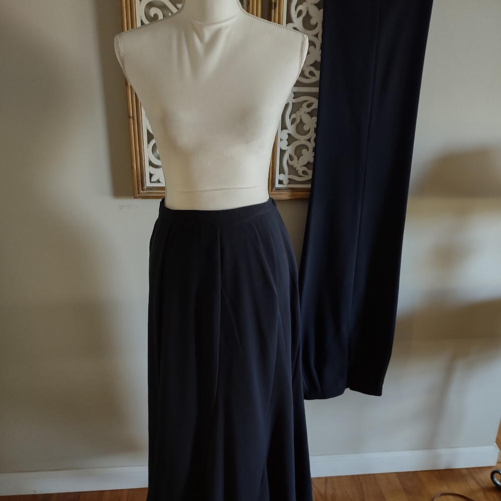 Suit - Picture 3 of 3
